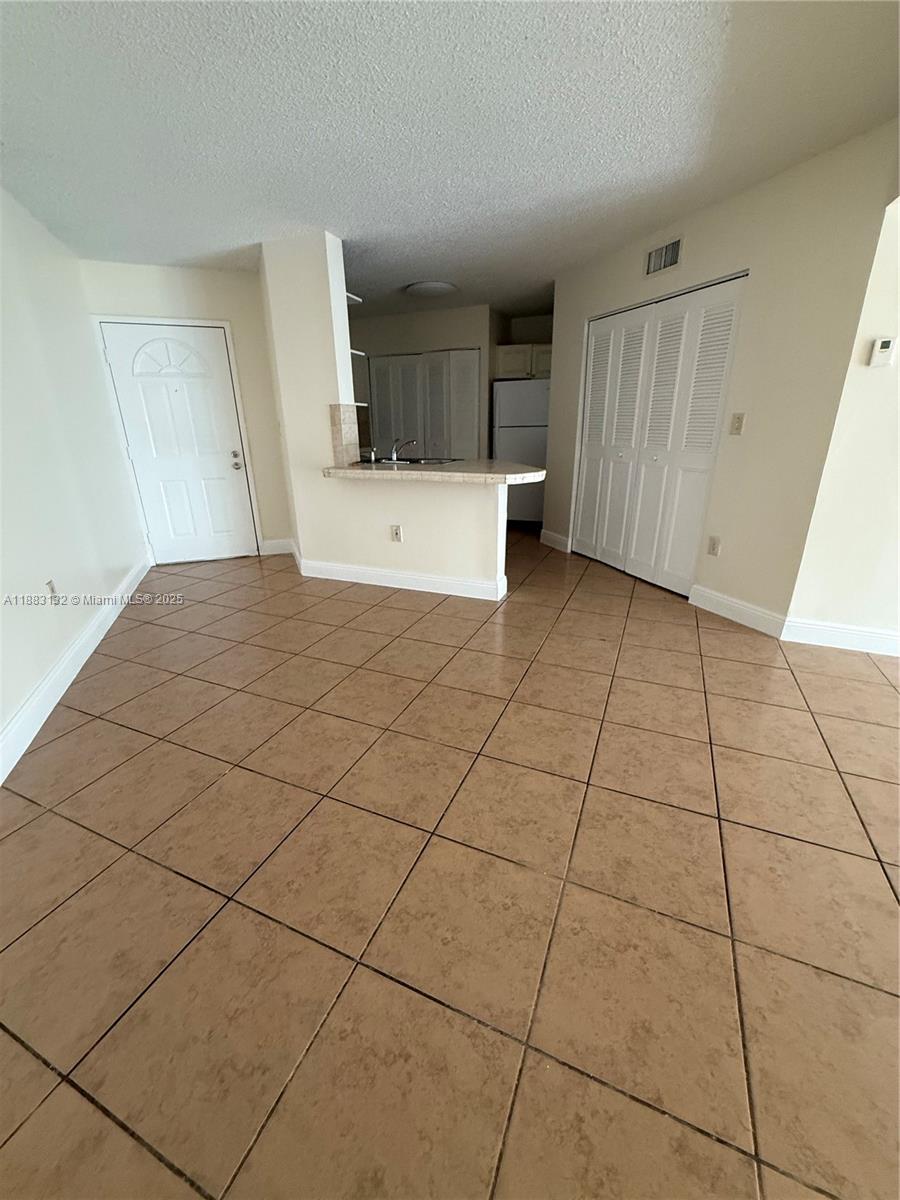 MEDITERRANEAN VILLAS COND - Residential Lease