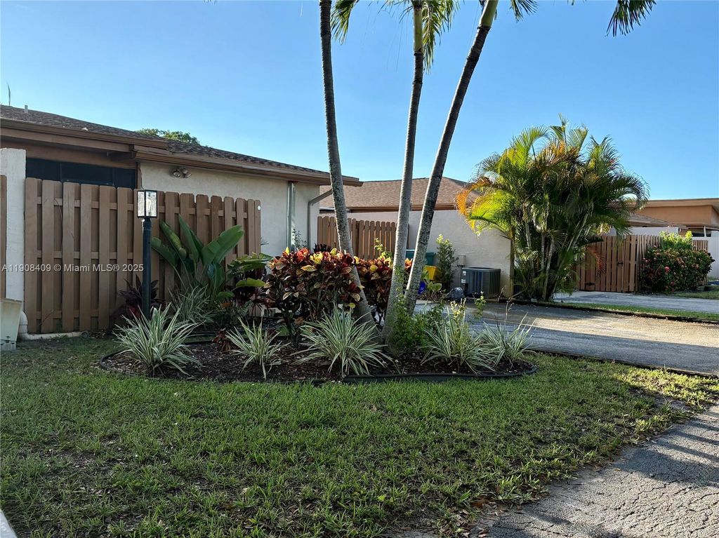 Photo of 2050 SW 24th Circle, Boynton Beach, FL 33426 (MLS # A11908409)