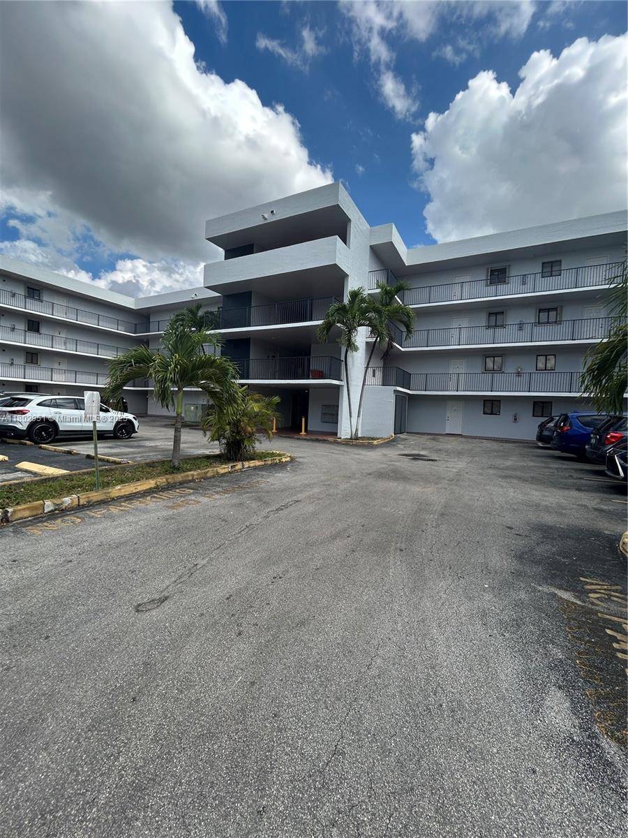 5701 W 25th Ct 305, Hialeah, Miami-Dade County, Florida - 2 Bedrooms  
2 Bathrooms - 