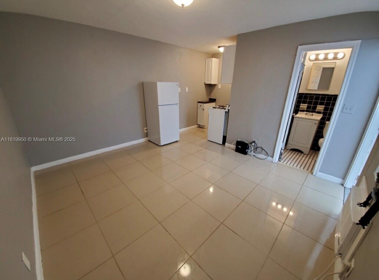Rental Property at 1719 Lincoln St 1B All Uti, Hollywood, Broward County, Florida - Bathrooms: 1  - $1,300 MO.