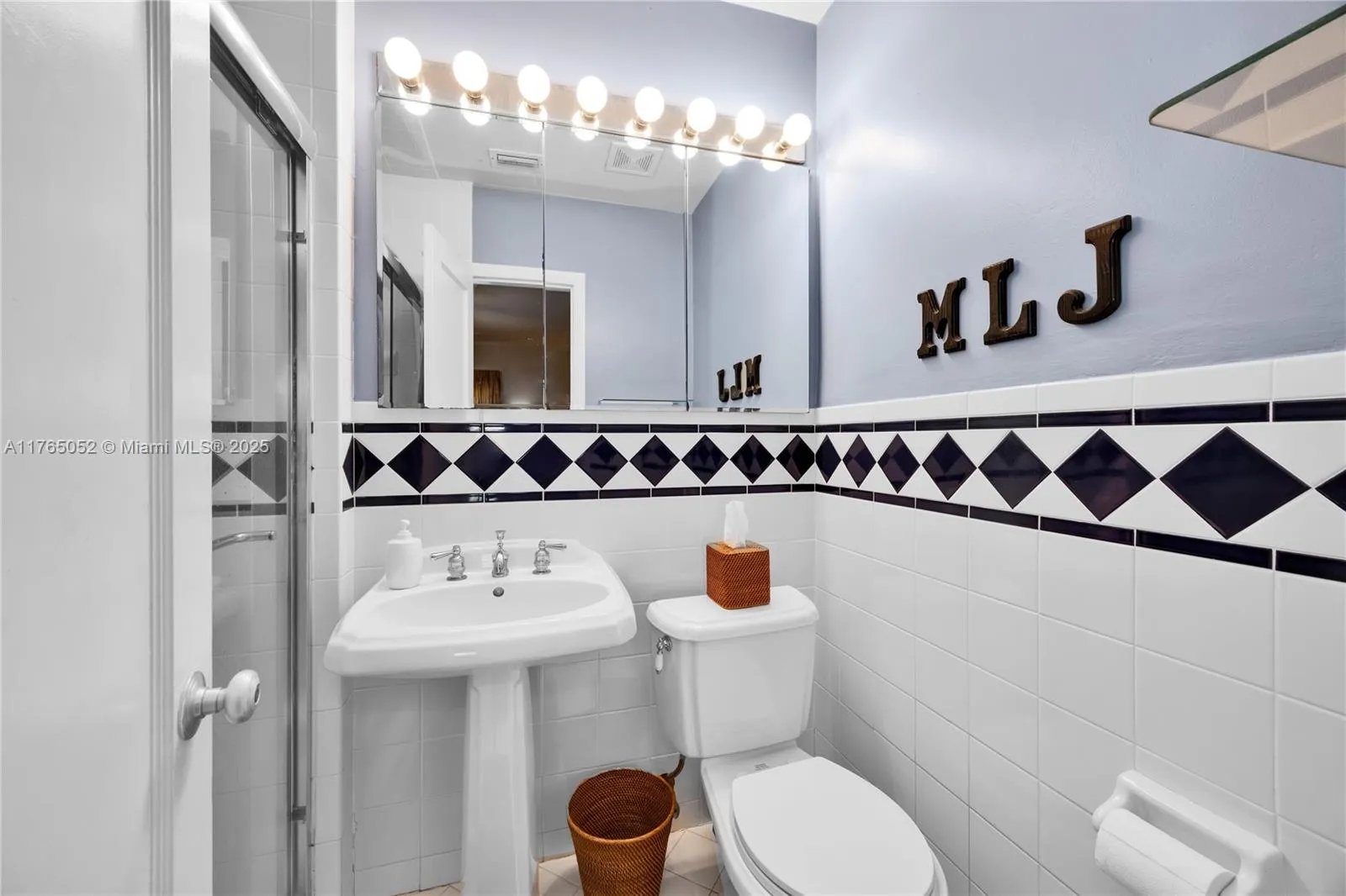 Coral Gables, Florida 33146, United States, 4 Bedrooms Bedrooms, ,3 BathroomsBathrooms,Residential,Active,88911