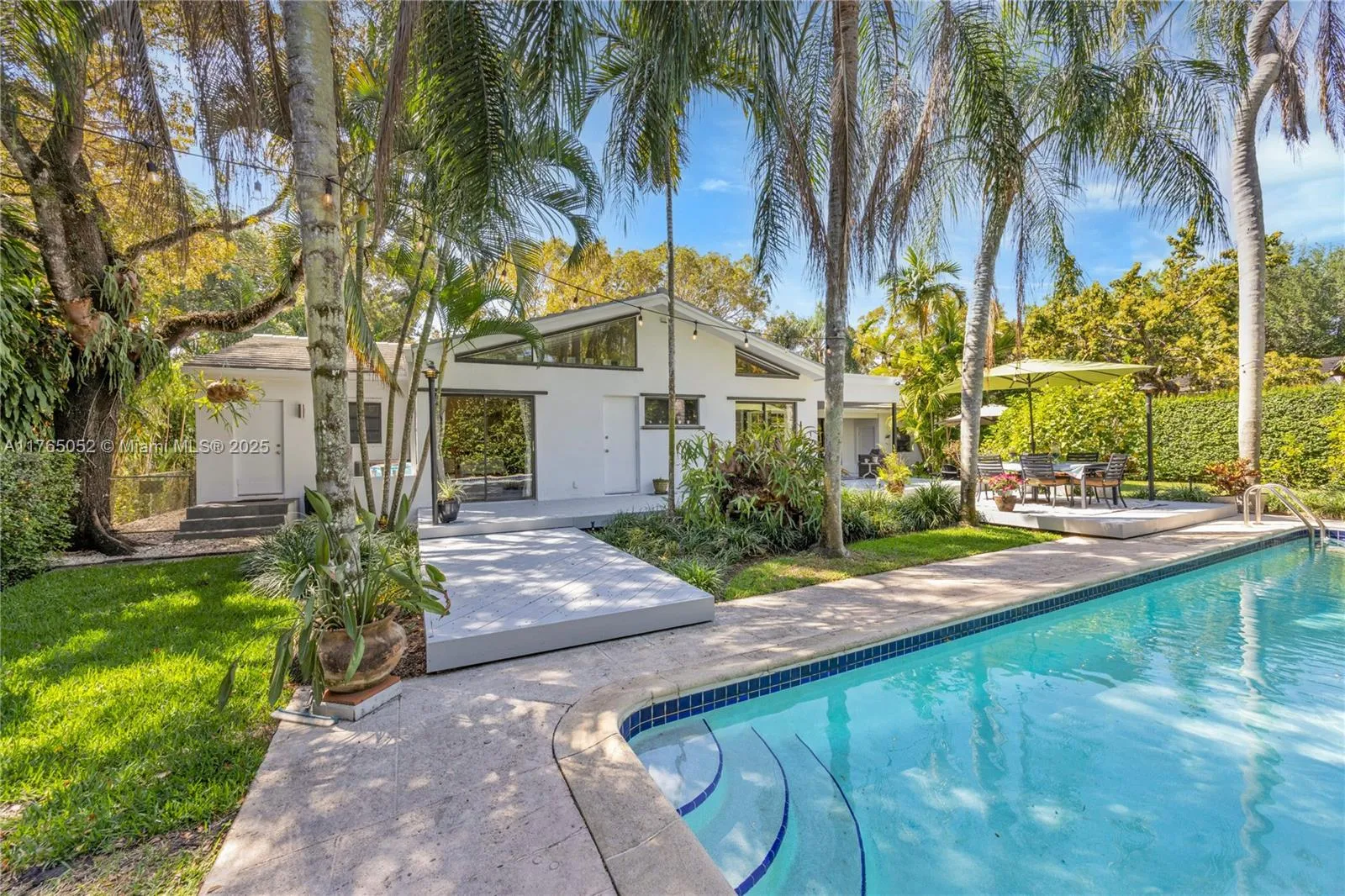 Coral Gables, Florida 33146, United States, 4 Bedrooms Bedrooms, ,3 BathroomsBathrooms,Residential,Active,88911