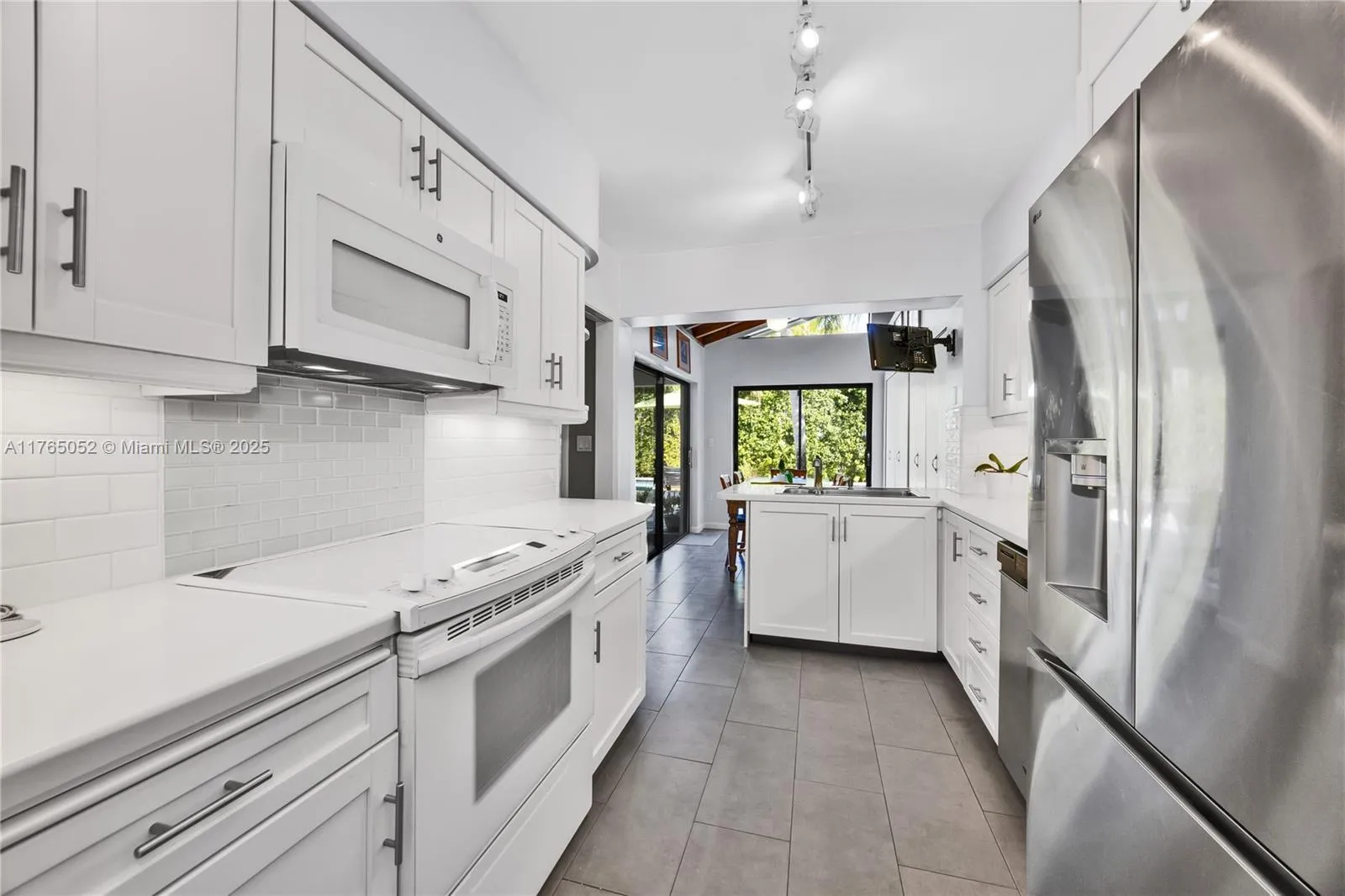 Coral Gables, Florida 33146, United States, 4 Bedrooms Bedrooms, ,3 BathroomsBathrooms,Residential,Active,88911