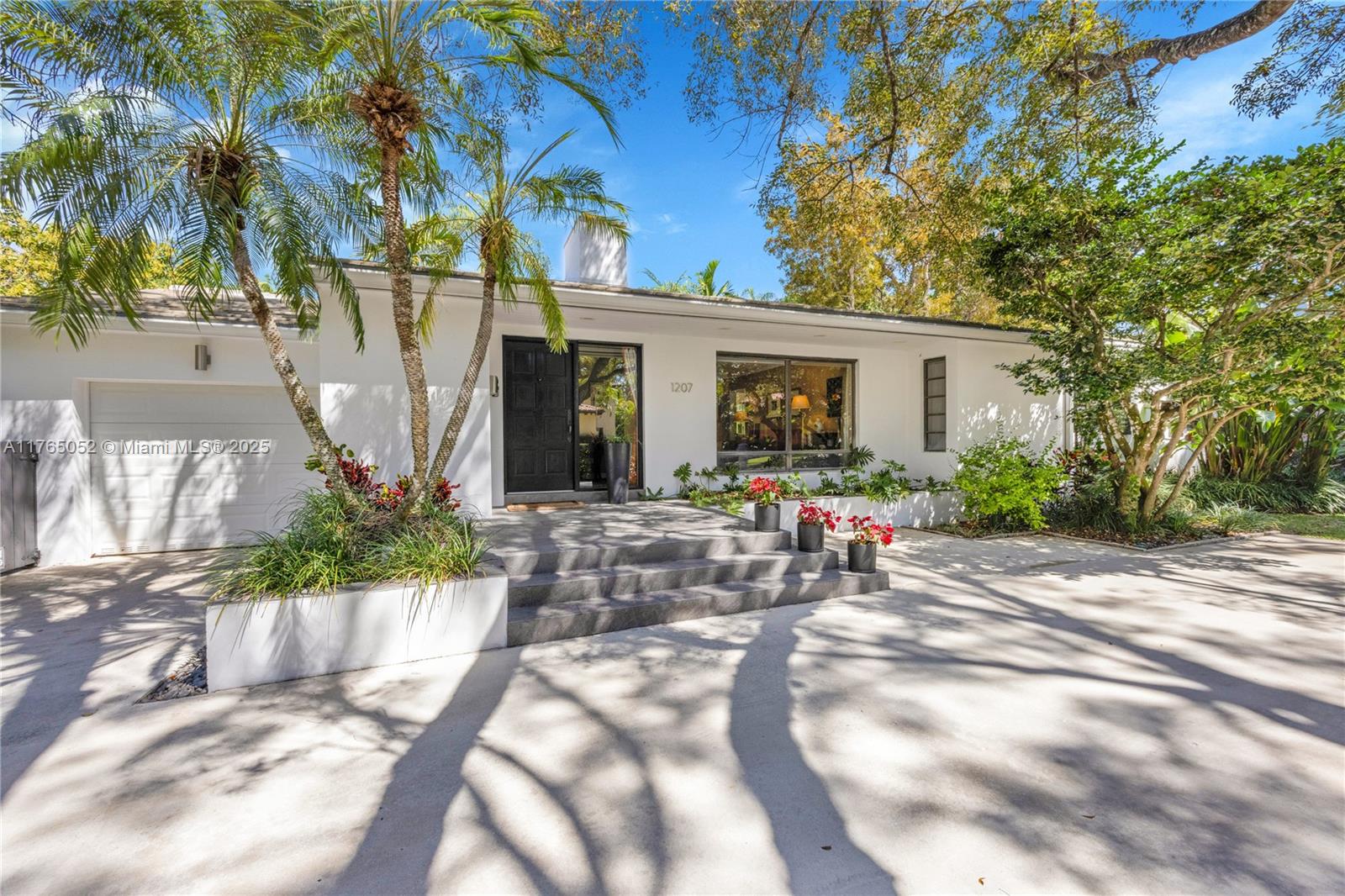 1207 Aduana Ave
