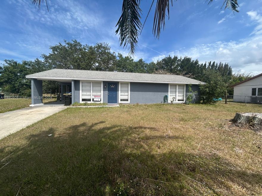 Great opportunity! Charming 4-bedroom, 2-bathroom single-family home in one of Palm Bay's best locations, with access to major highways, schools, shopping, restaurants, and the beach. This property offers comfort, style, and ample space to enjoy both indoors and outdoors. Remodeled bathrooms and kitchen with modern finishes. Large front and back yards, ideal for families and friends. This home combines functionality and location, making it a wonderful place to live.