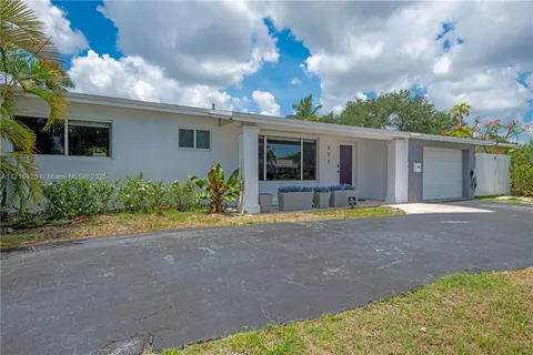 317 SE 7th Ave, Deerfield Beach, FL 33441 - #: A11716425