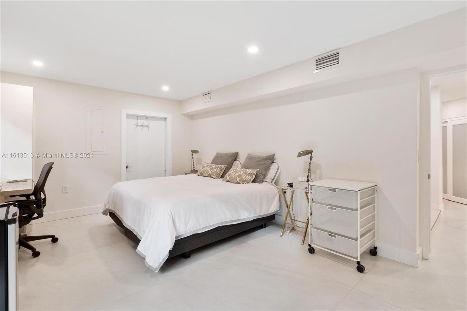 BAY HARBOR ISLAND - Residential