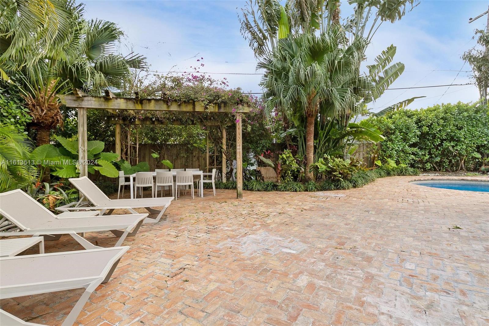 BAY HARBOR ISLAND - Residential