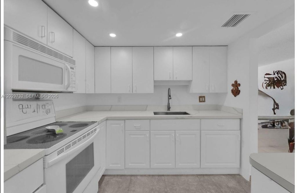 Photo of 1160 N Federal Hwy #1222, Fort Lauderdale, FL 33304 (MLS # A12029732)