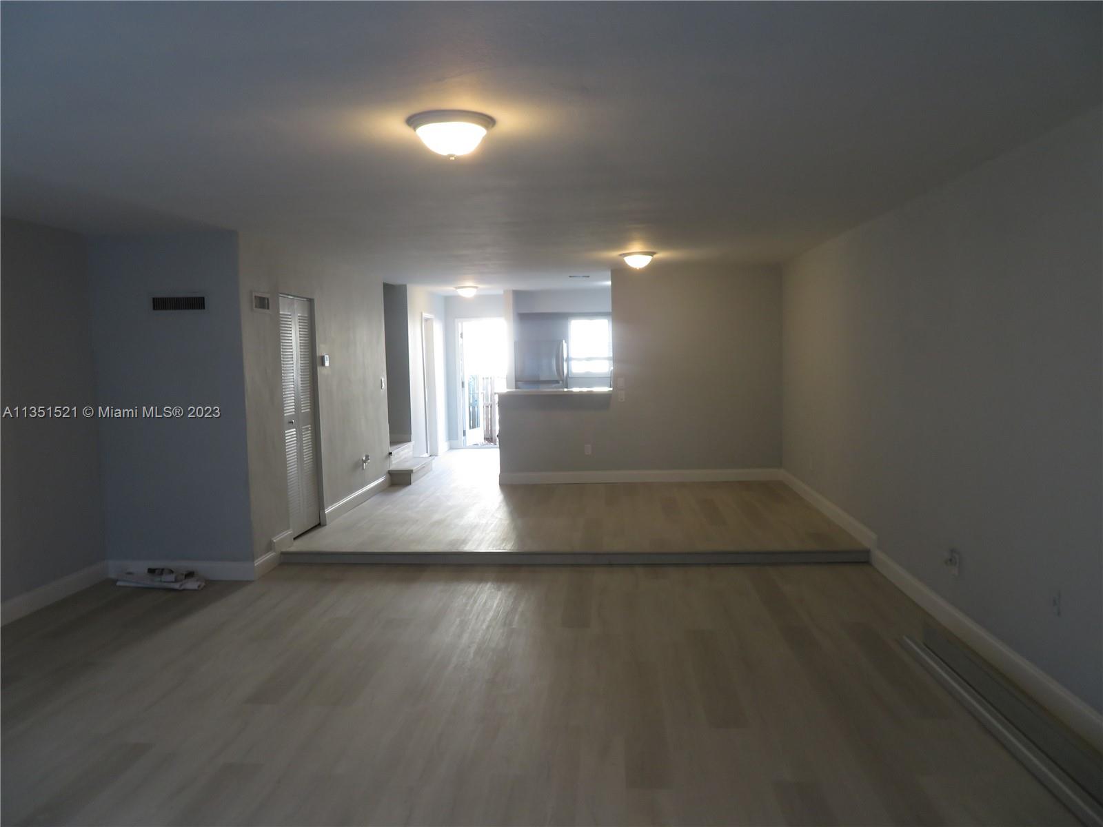 TOWNHOUSES BY AL BESADE J - Residential