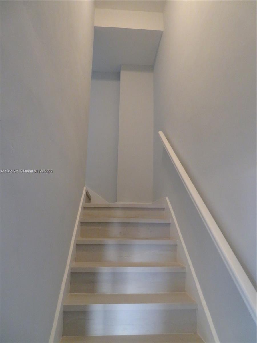 TOWNHOUSES BY AL BESADE J - Residential