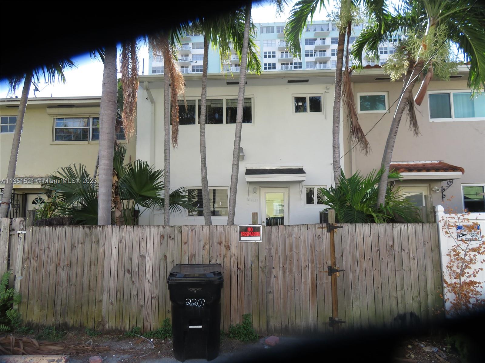 TOWNHOUSES BY AL BESADE J - Residential