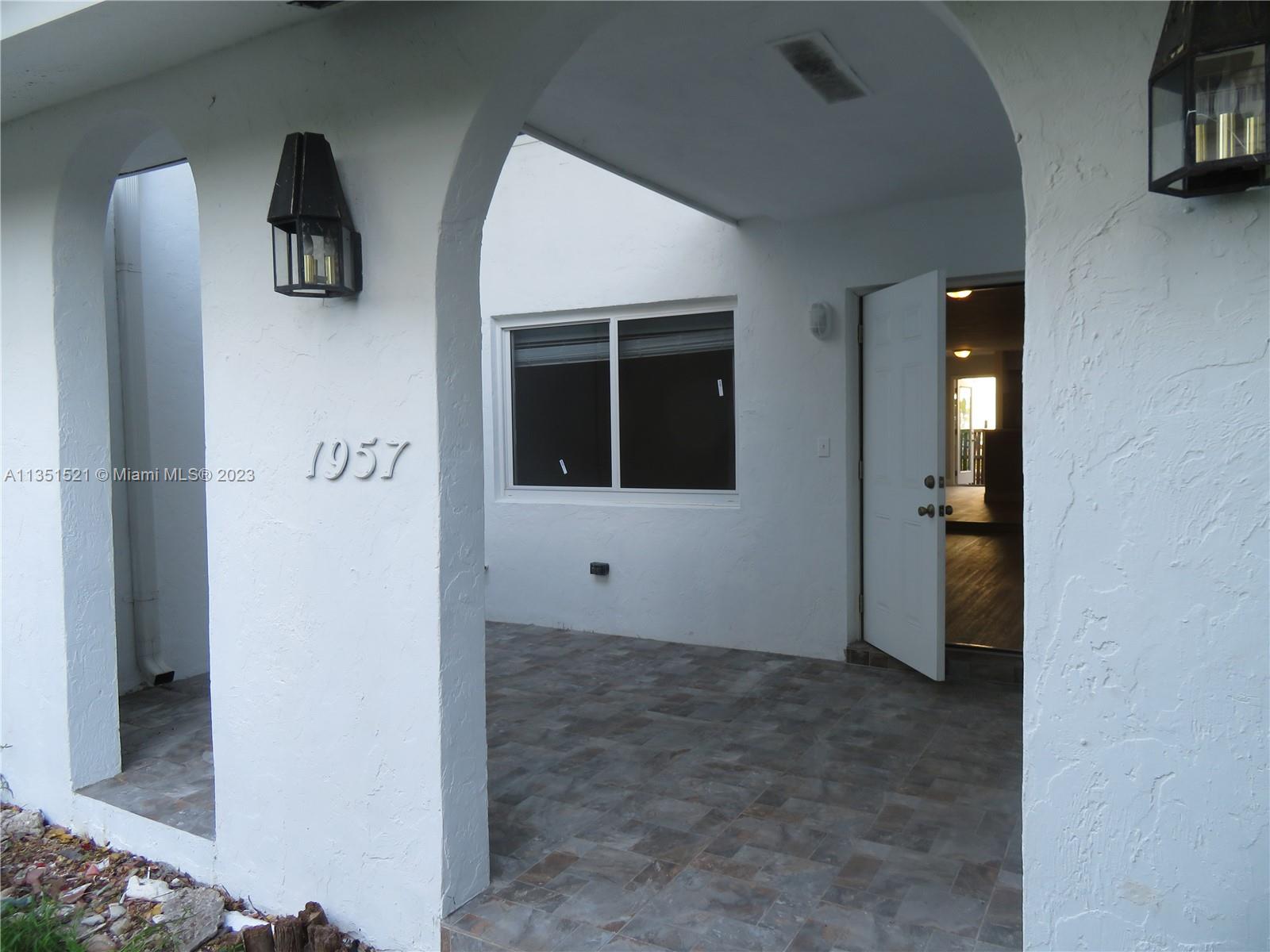 TOWNHOUSES BY AL BESADE J - Residential