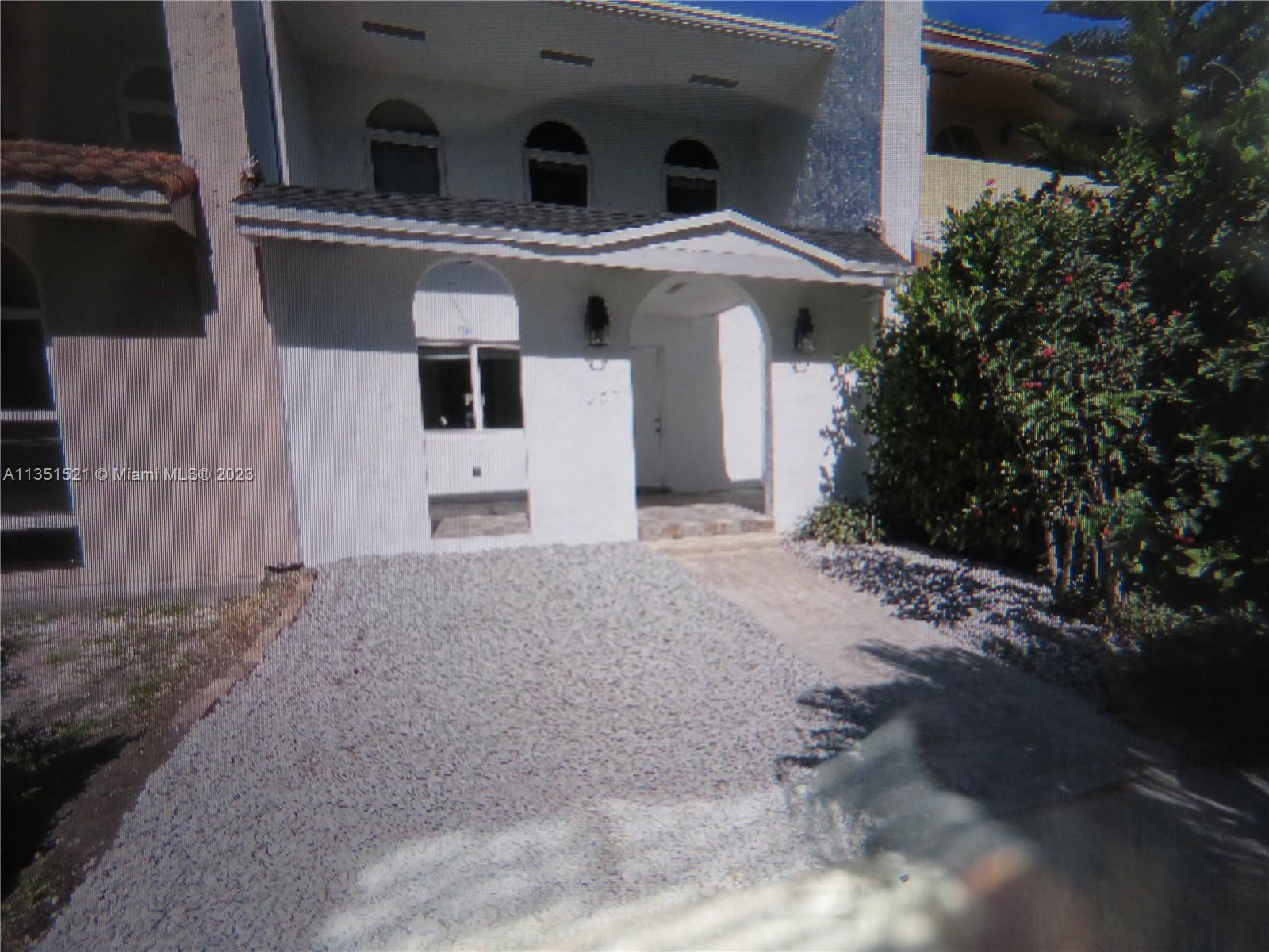 TOWNHOUSES BY AL BESADE J - Residential