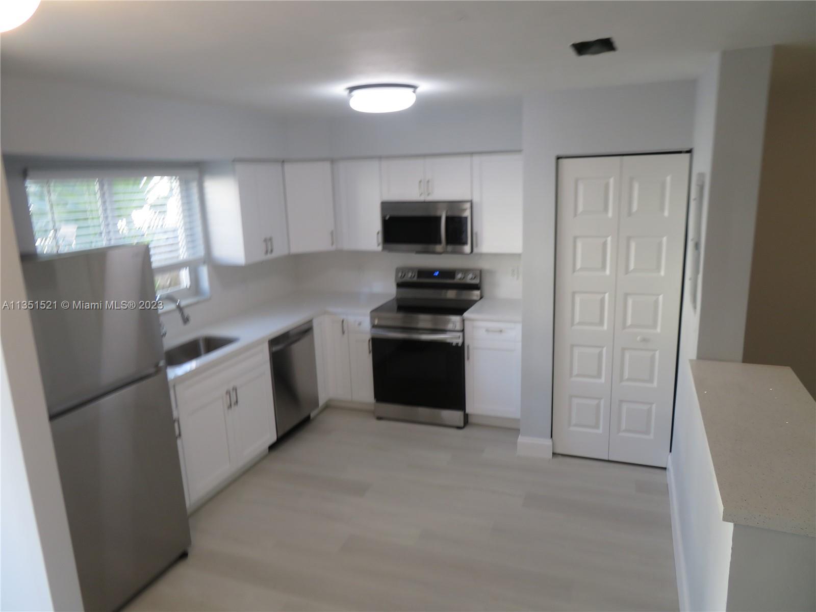 TOWNHOUSES BY AL BESADE J - Residential