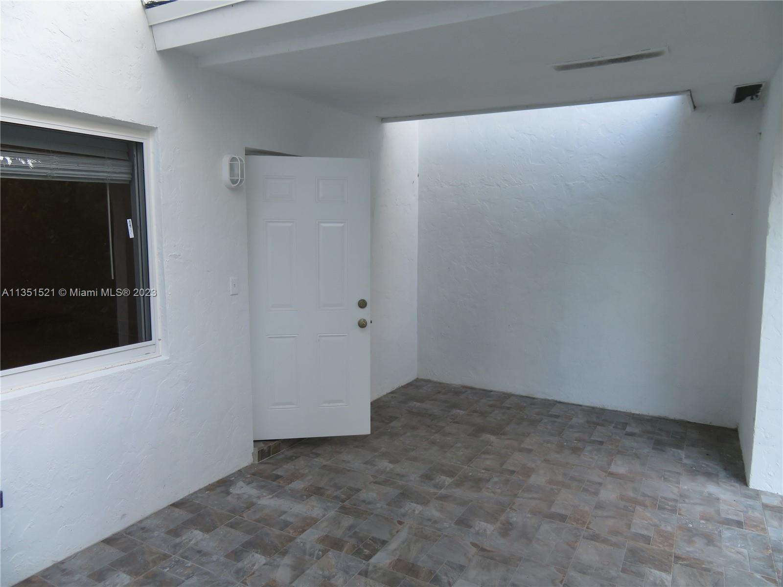 TOWNHOUSES BY AL BESADE J - Residential