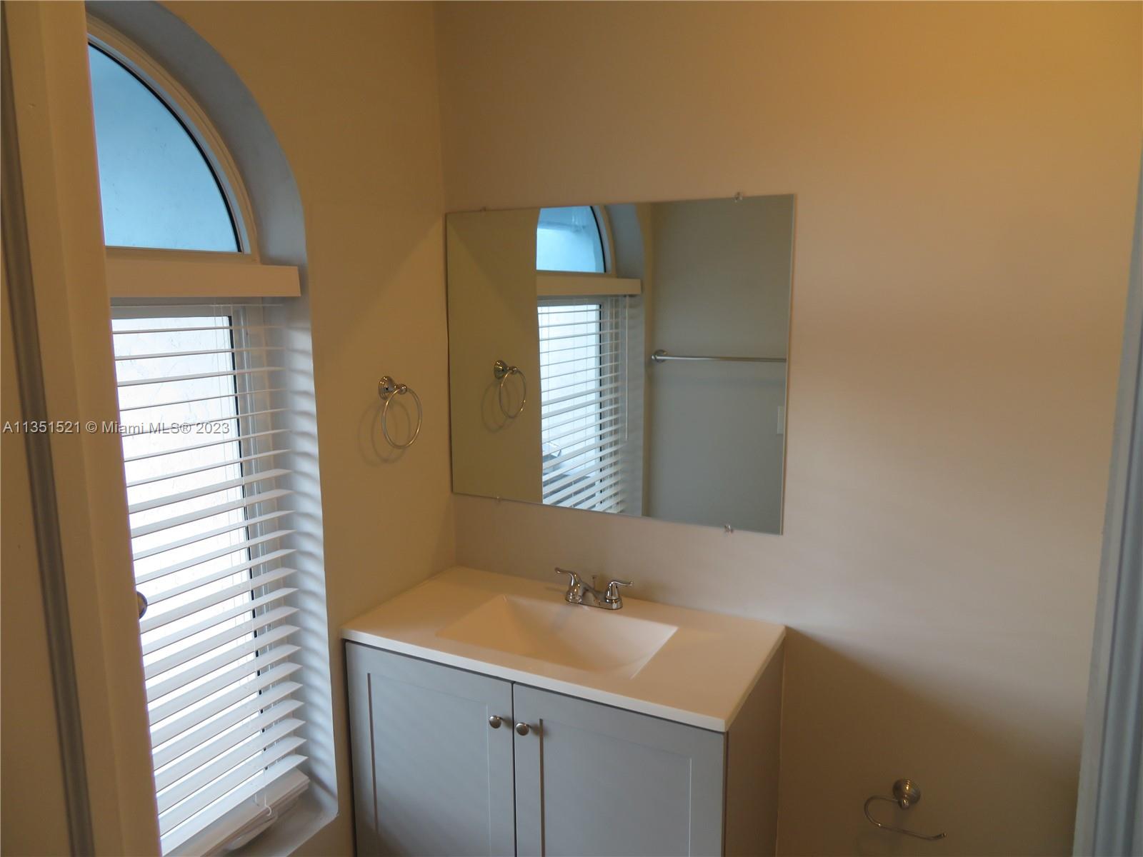 TOWNHOUSES BY AL BESADE J - Residential