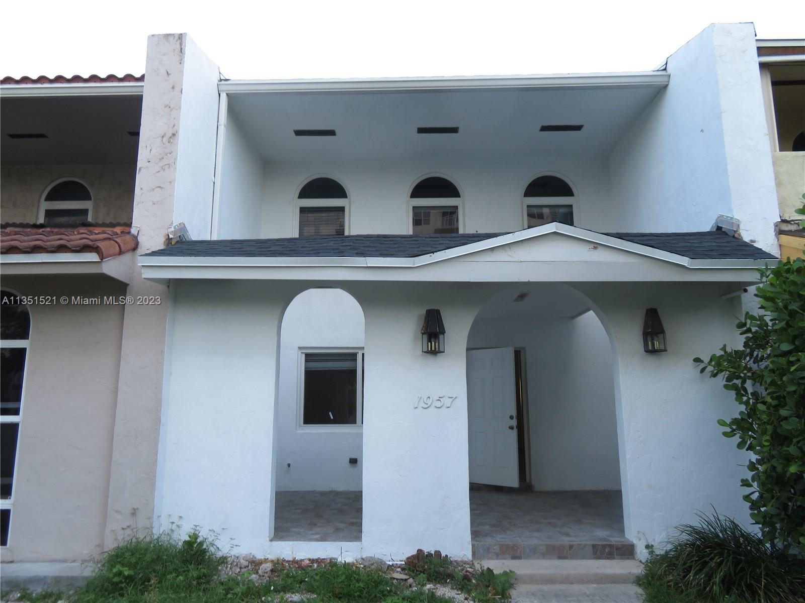 TOWNHOUSES BY AL BESADE J - Residential