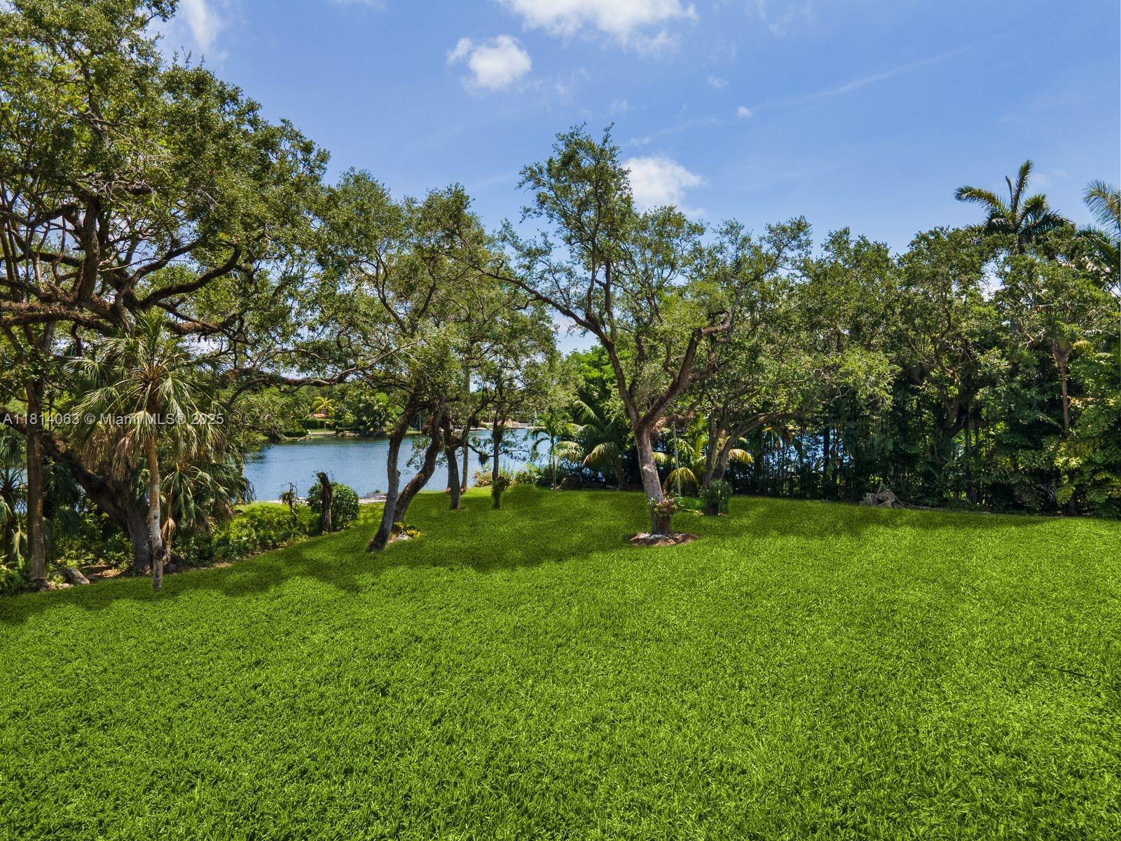 5355 Hammock Dr