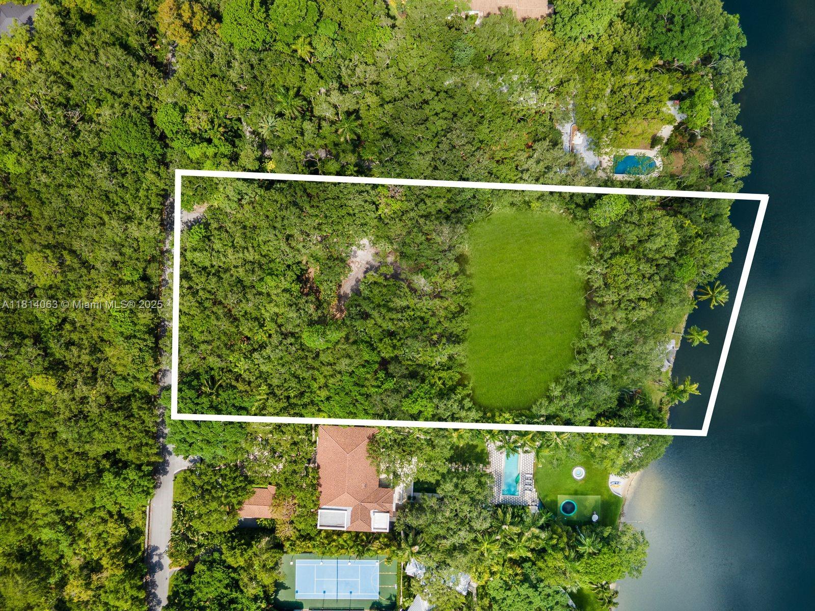 5355 Hammock Dr