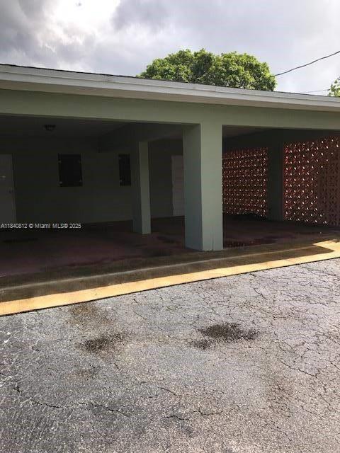 1376 E Main St