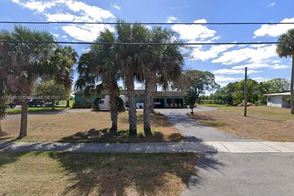 Photo of 1376 E Main St, Pahokee, FL 33476 (MLS # A11840812)
