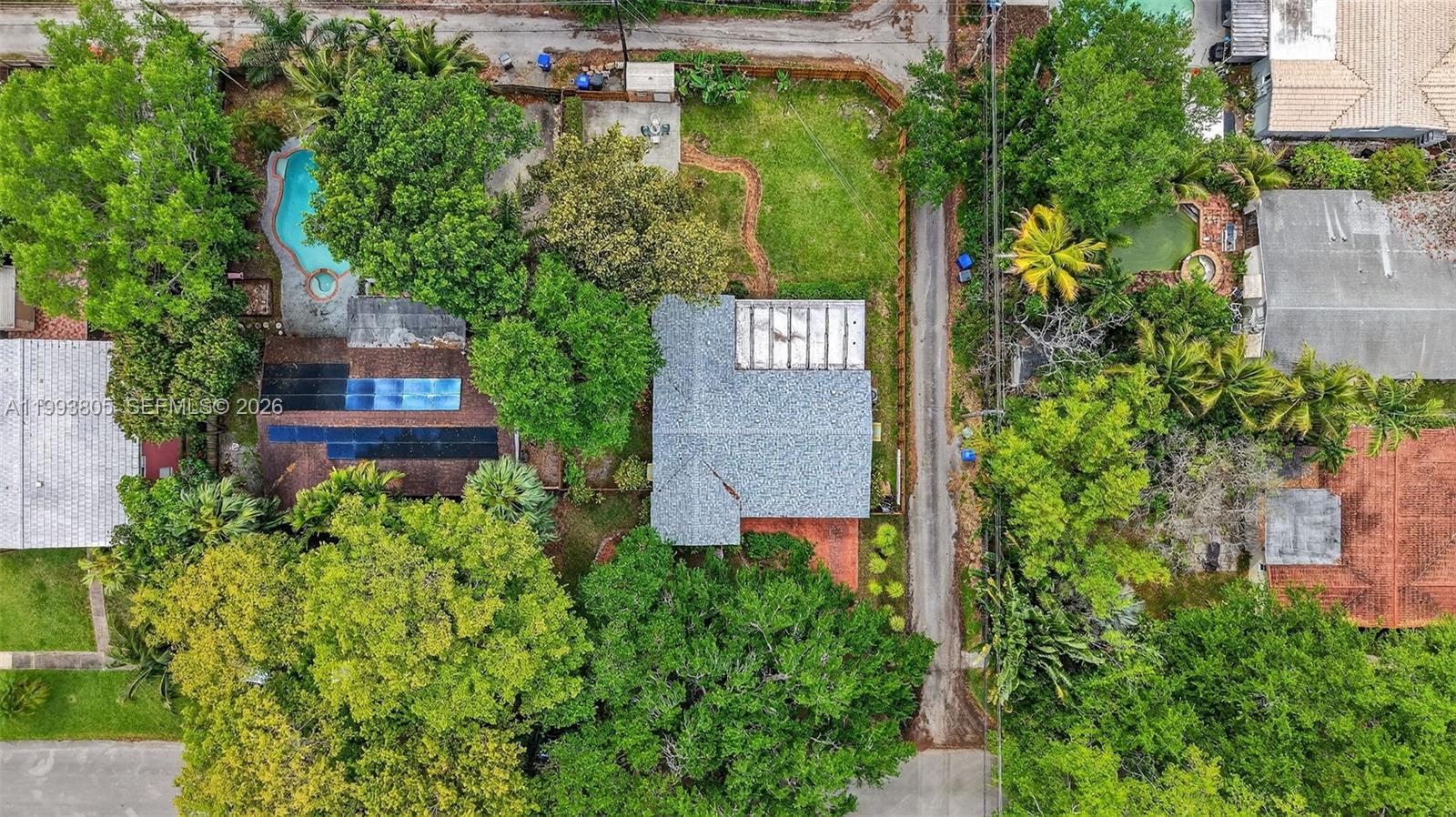 HOLLYWOOD HILLS - Residential