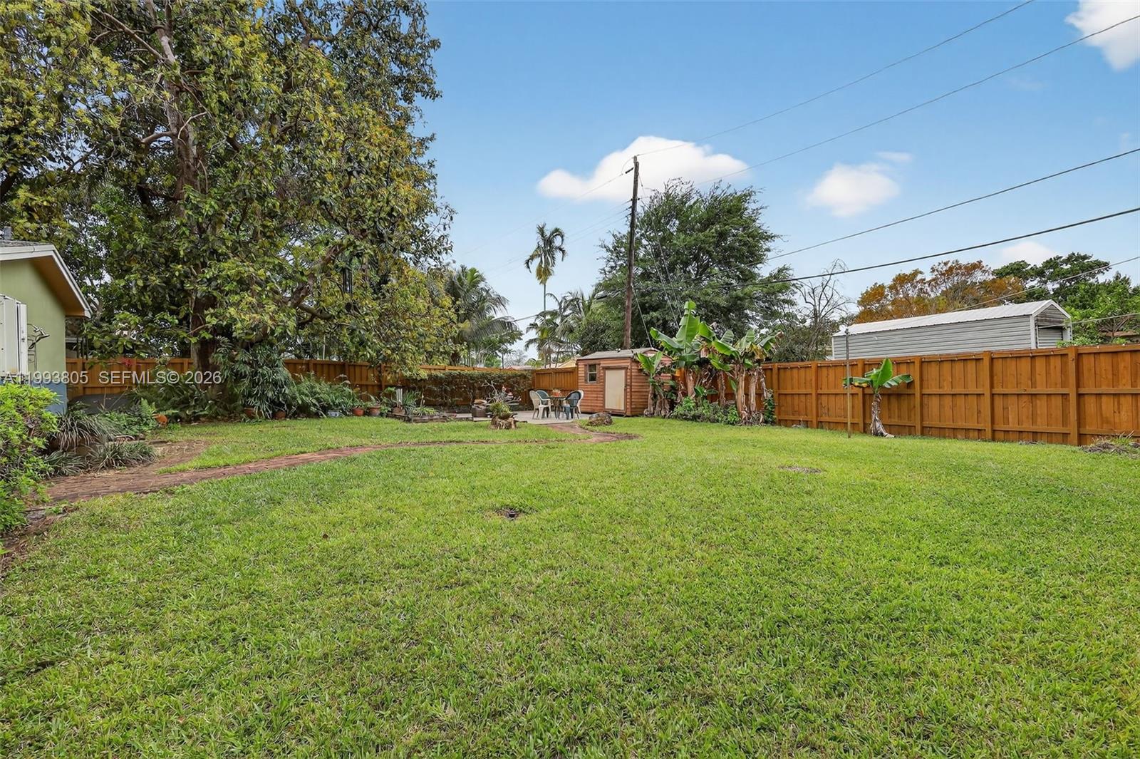 HOLLYWOOD HILLS - Residential