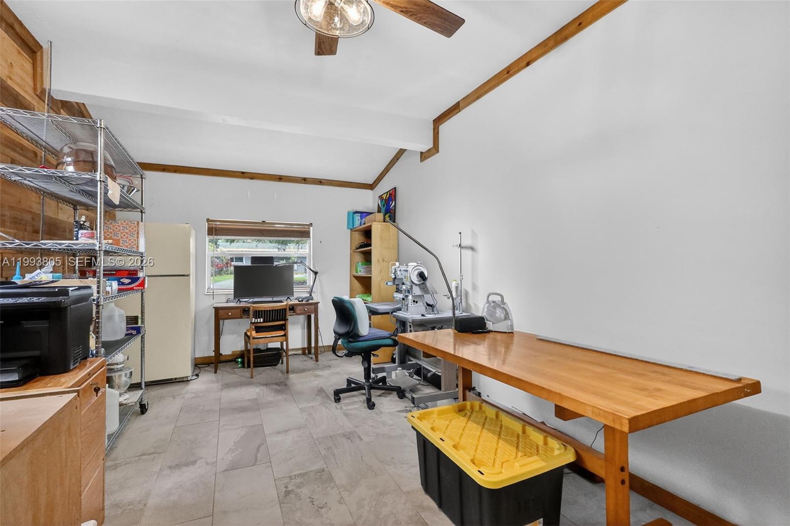 HOLLYWOOD HILLS - Residential