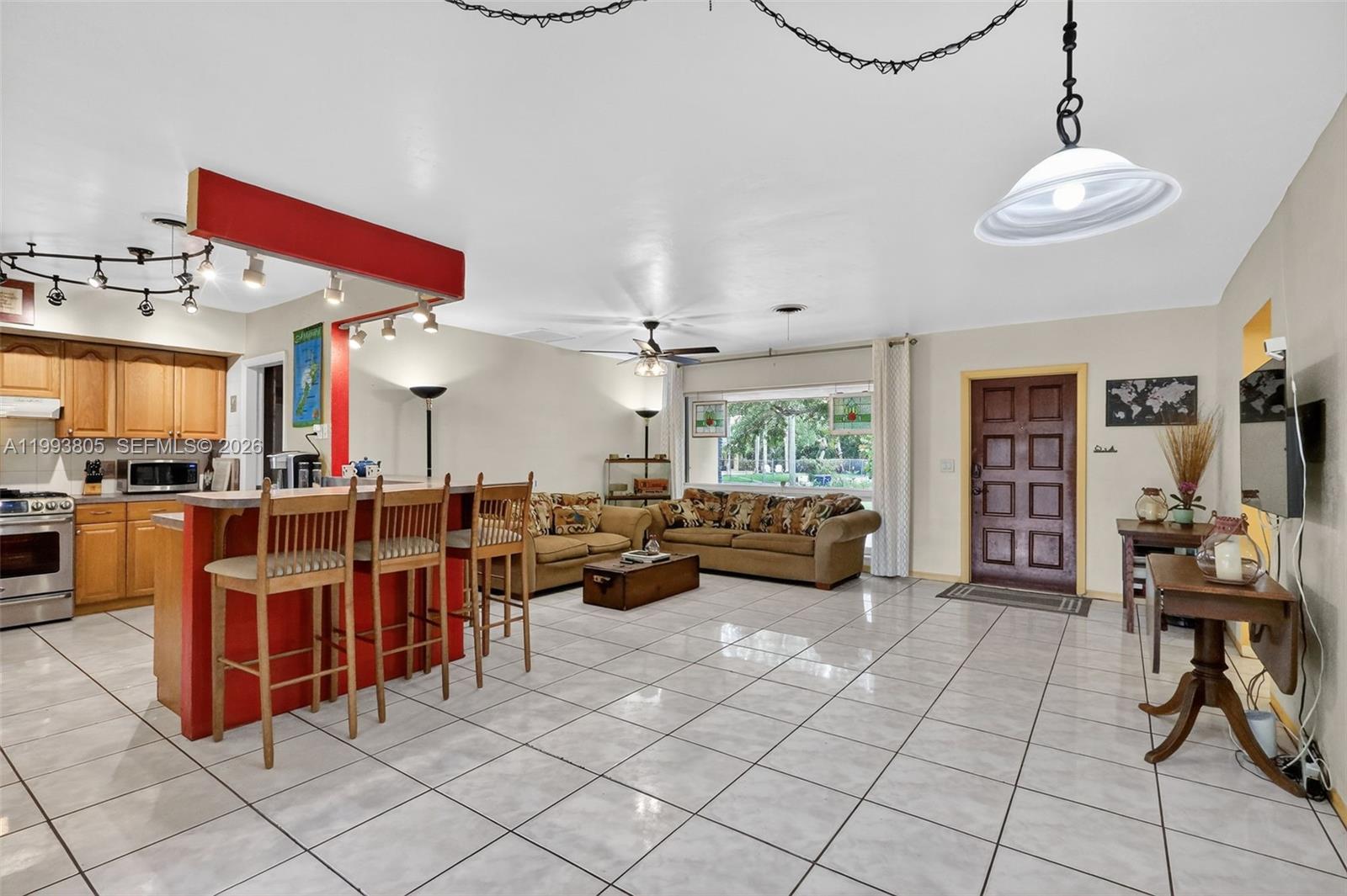 HOLLYWOOD HILLS - Residential