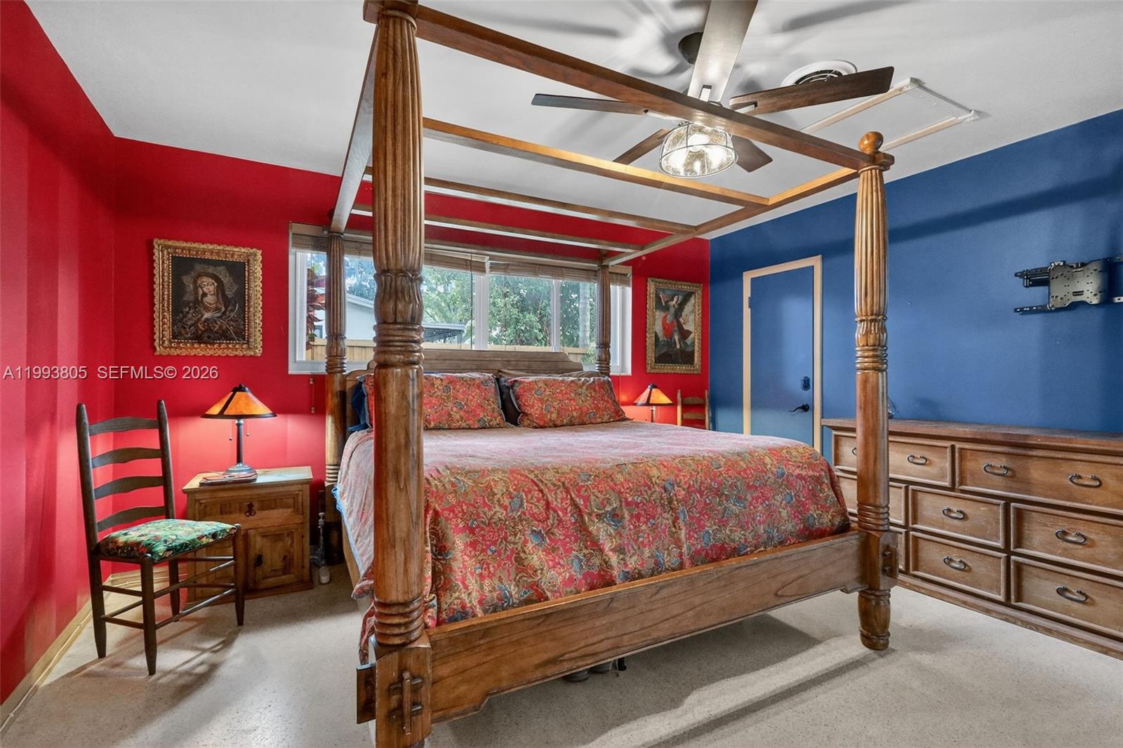 HOLLYWOOD HILLS - Residential