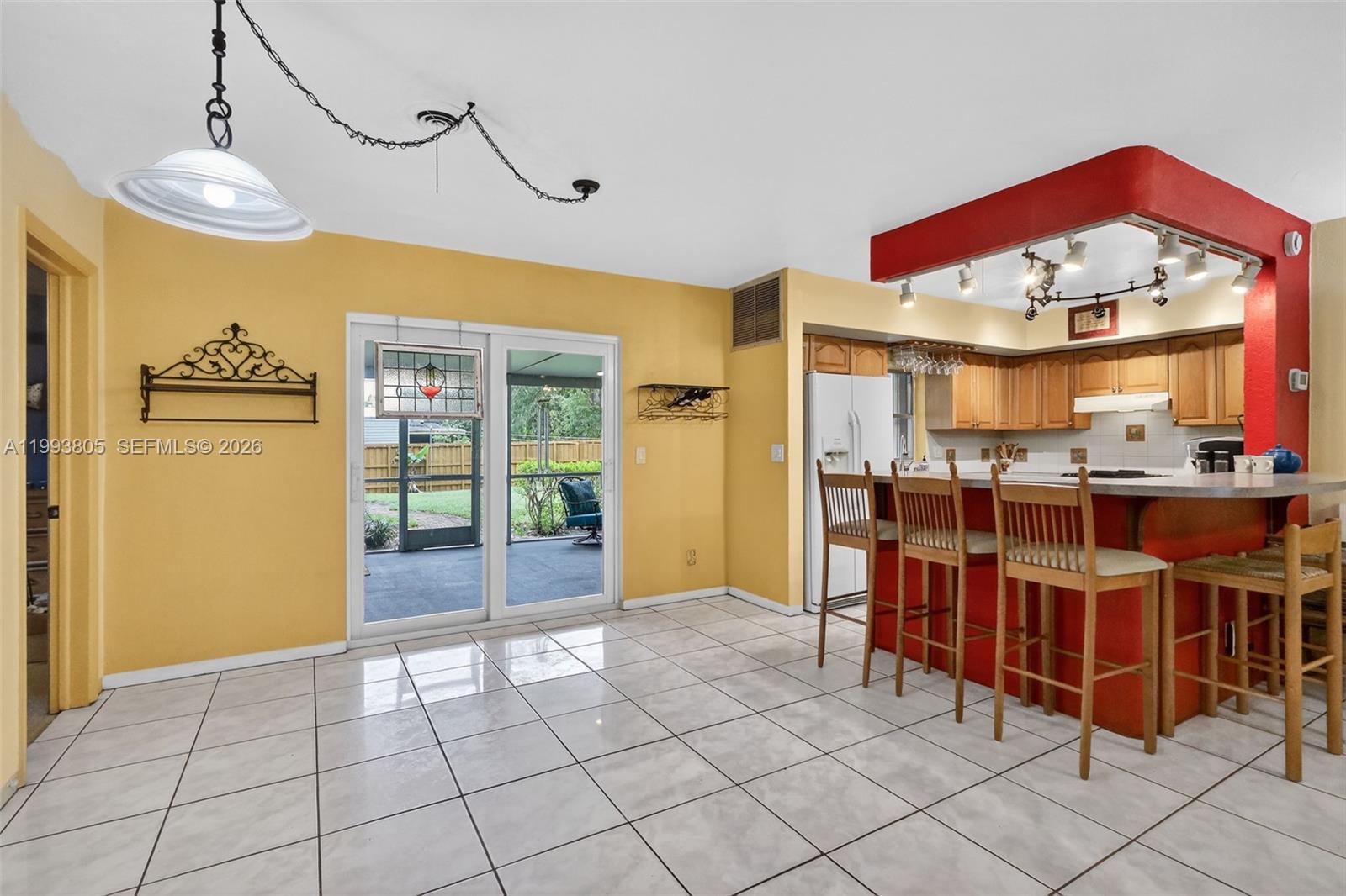 HOLLYWOOD HILLS - Residential