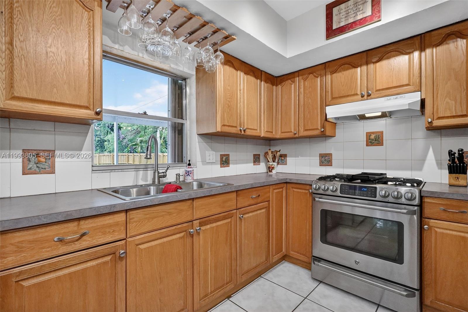 HOLLYWOOD HILLS - Residential