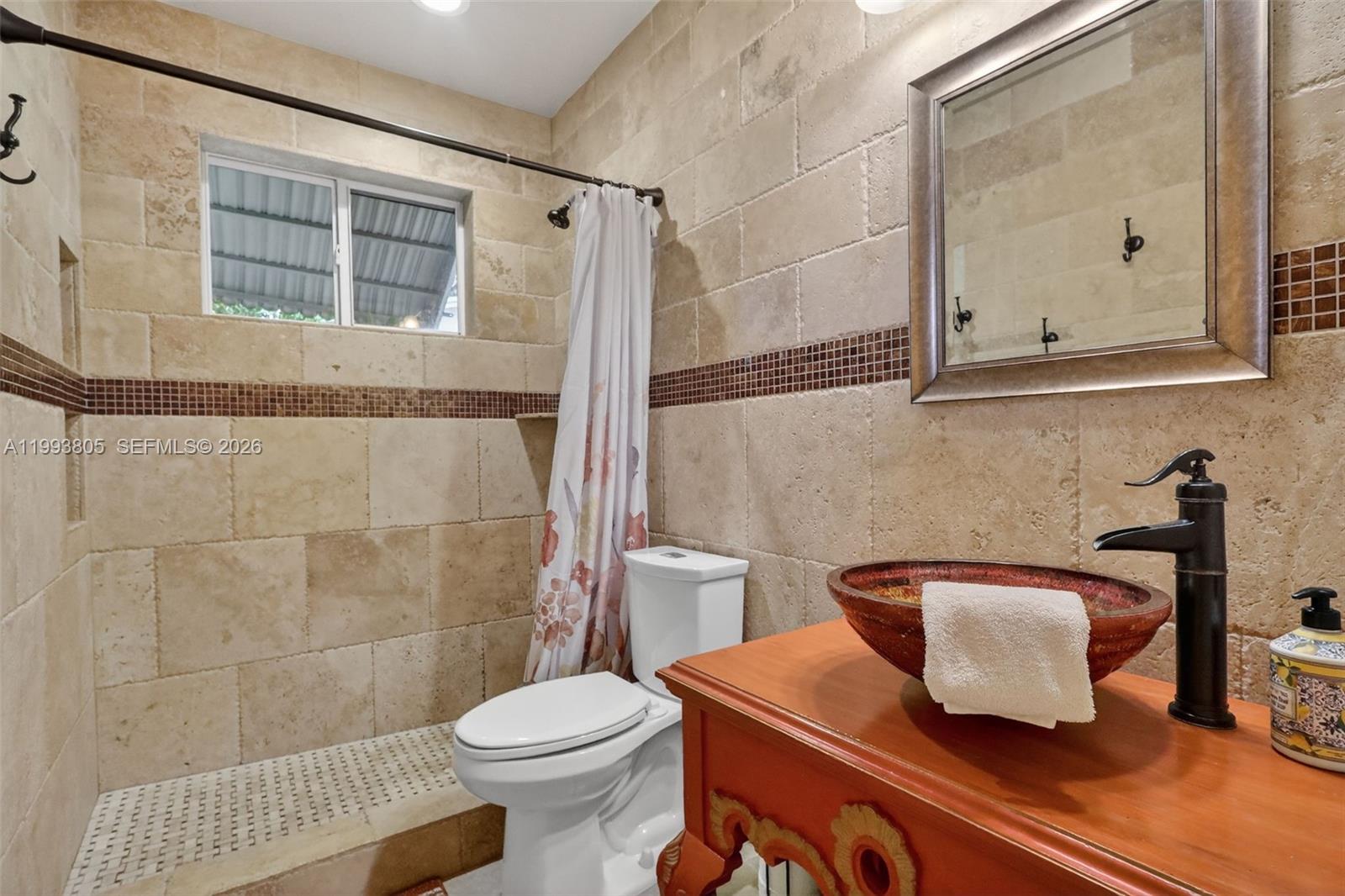 HOLLYWOOD HILLS - Residential