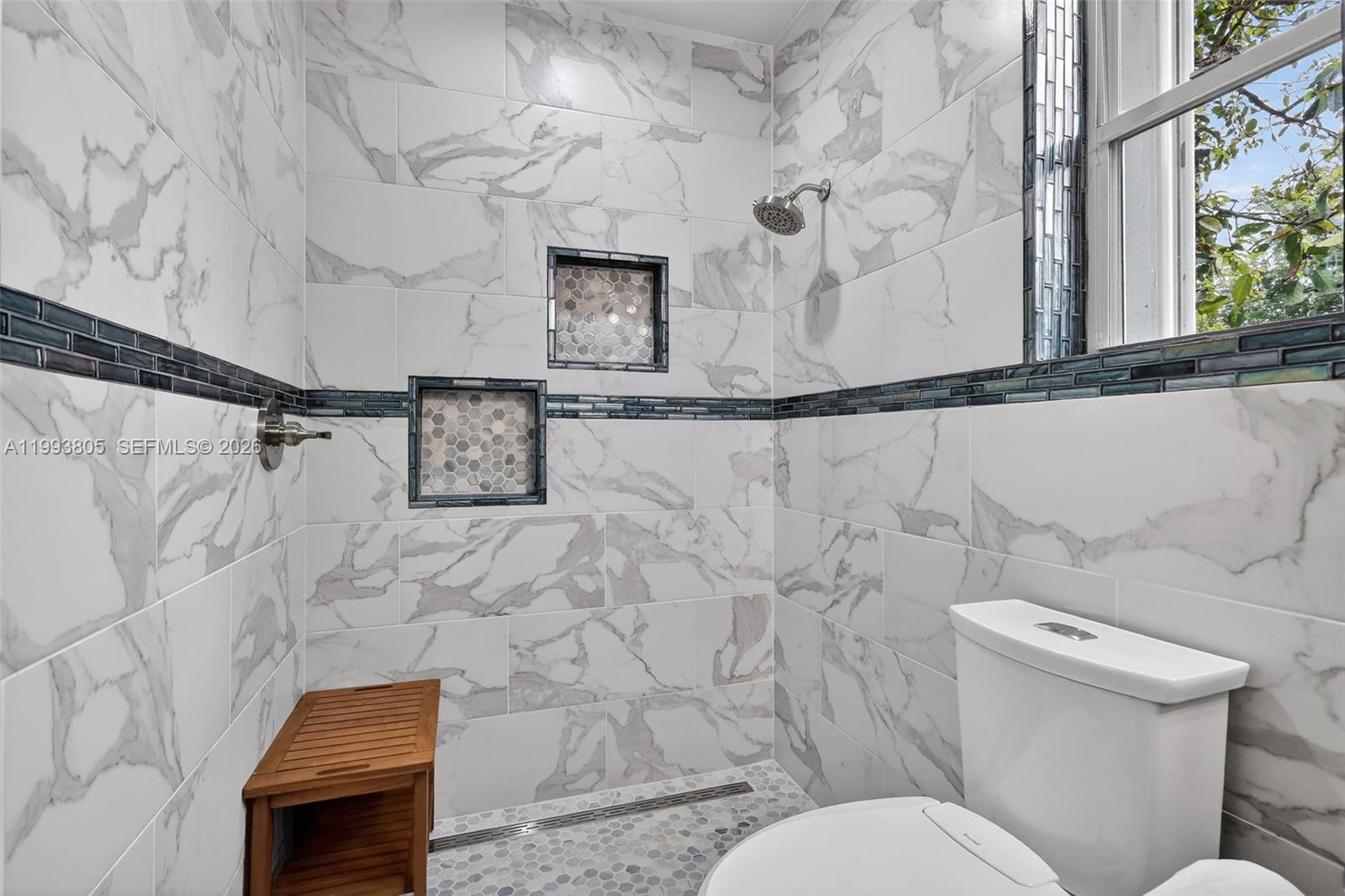 HOLLYWOOD HILLS - Residential