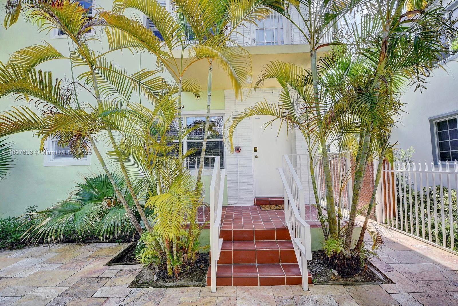 THE PINEAPPLE CONDO - Residential
