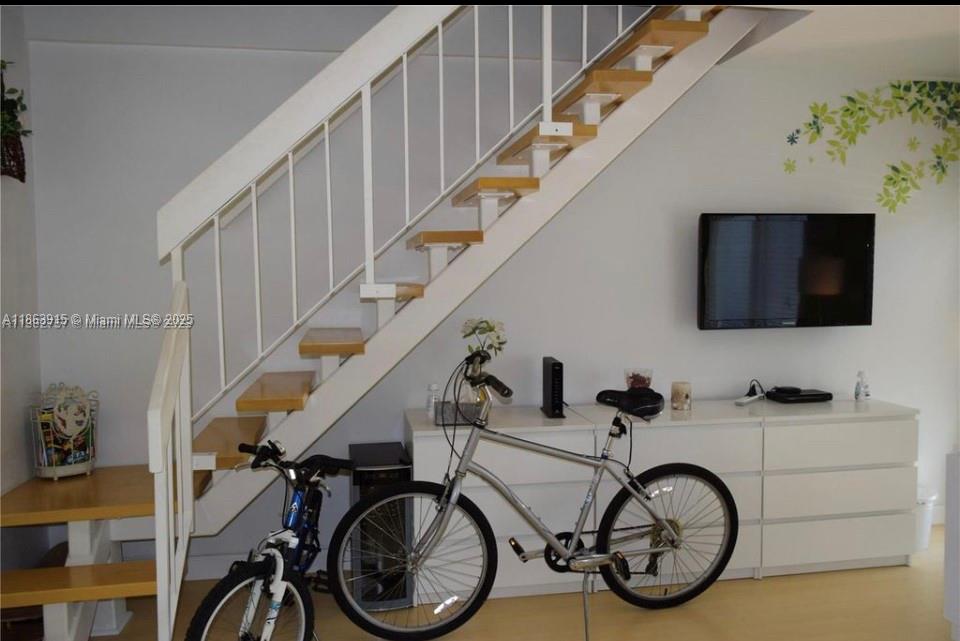 LE PHARE KEY BISCAYNE CON - Residential Lease