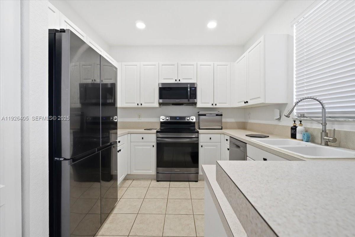 AB AT TAMIAMI TRAIL PHASE - Residential