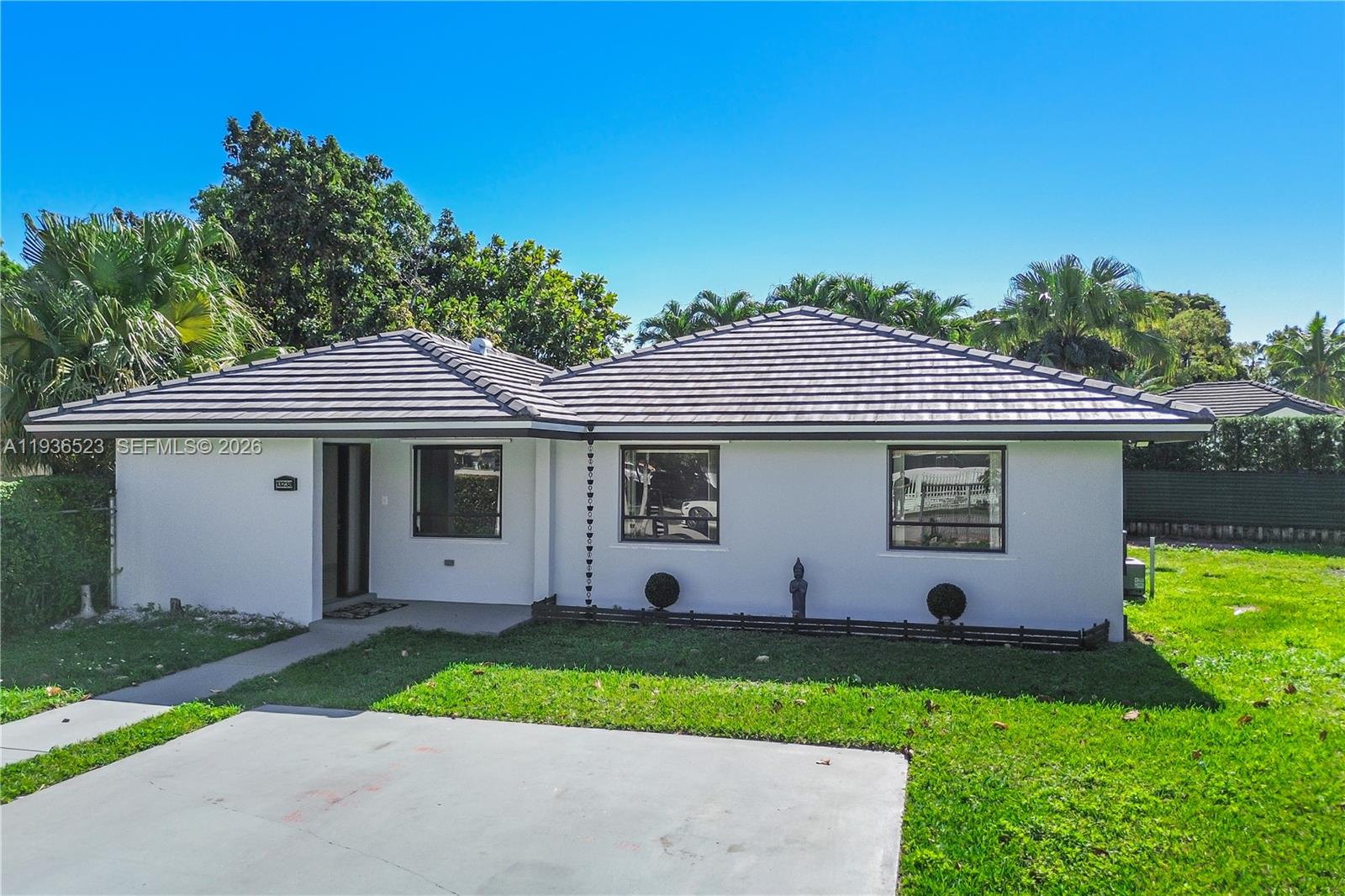 LEOMAR HOMES - Residential