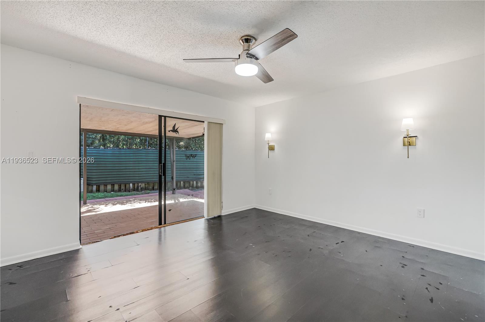 LEOMAR HOMES - Residential