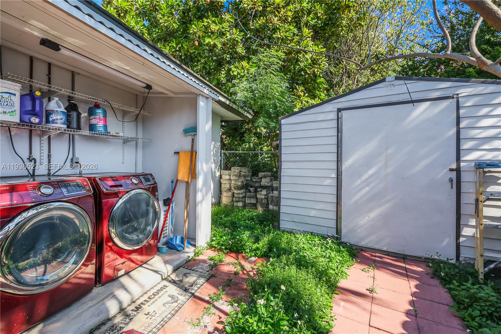 LEOMAR HOMES - Residential