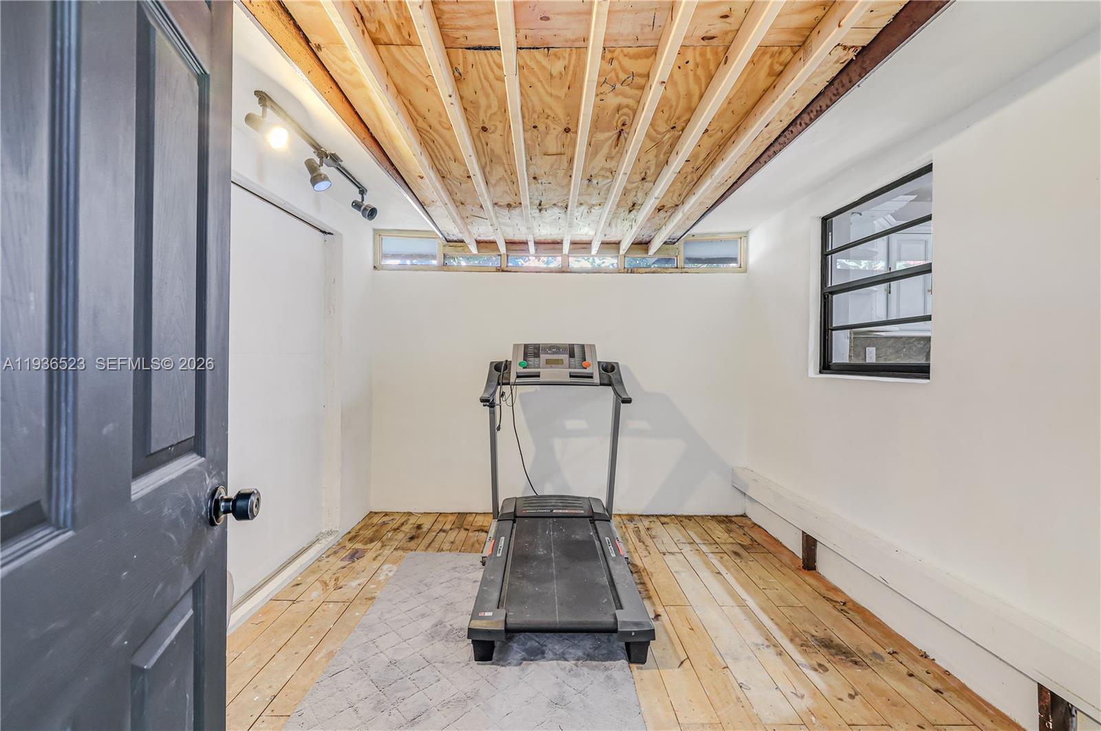 LEOMAR HOMES - Residential