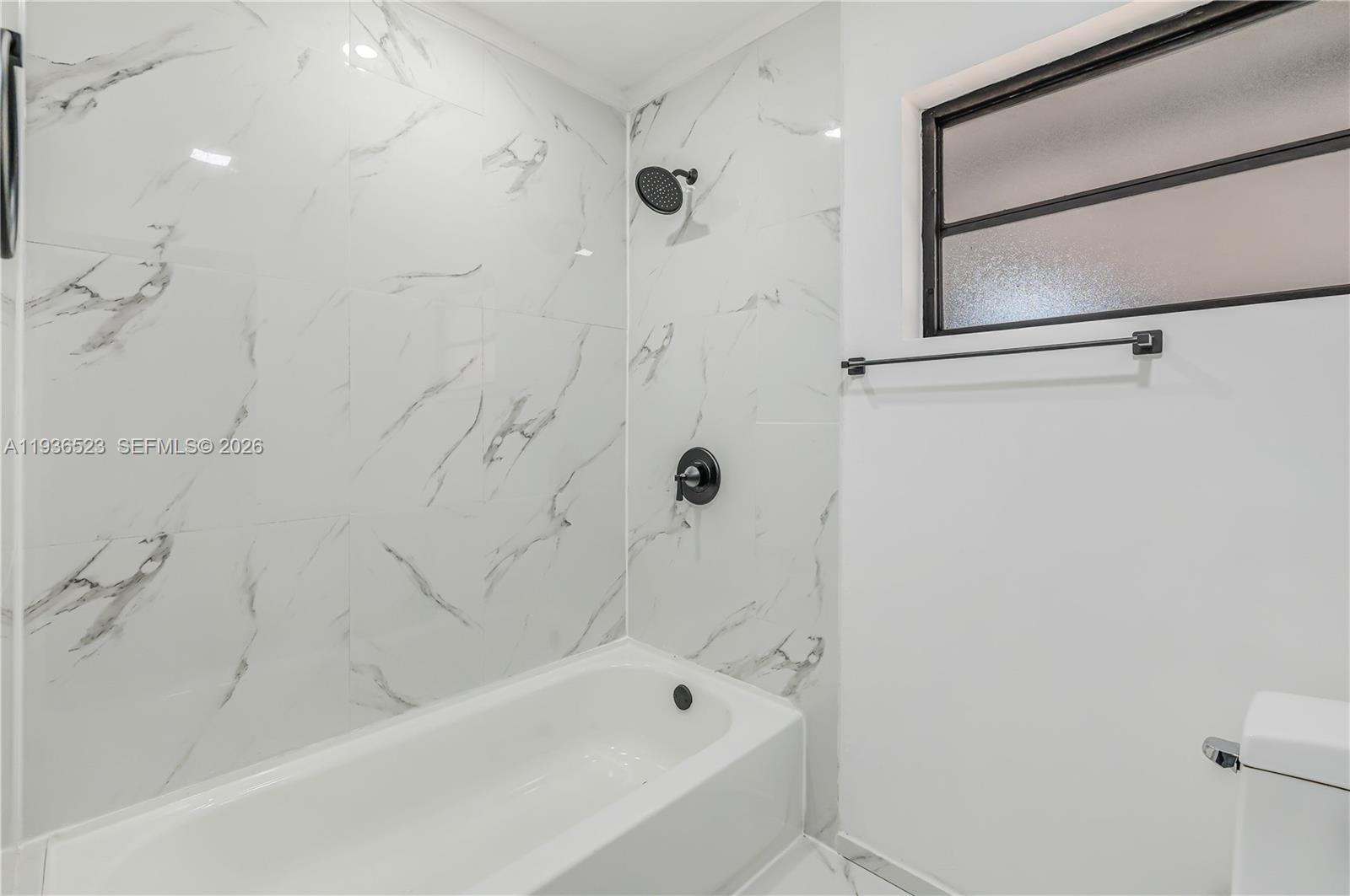 LEOMAR HOMES - Residential