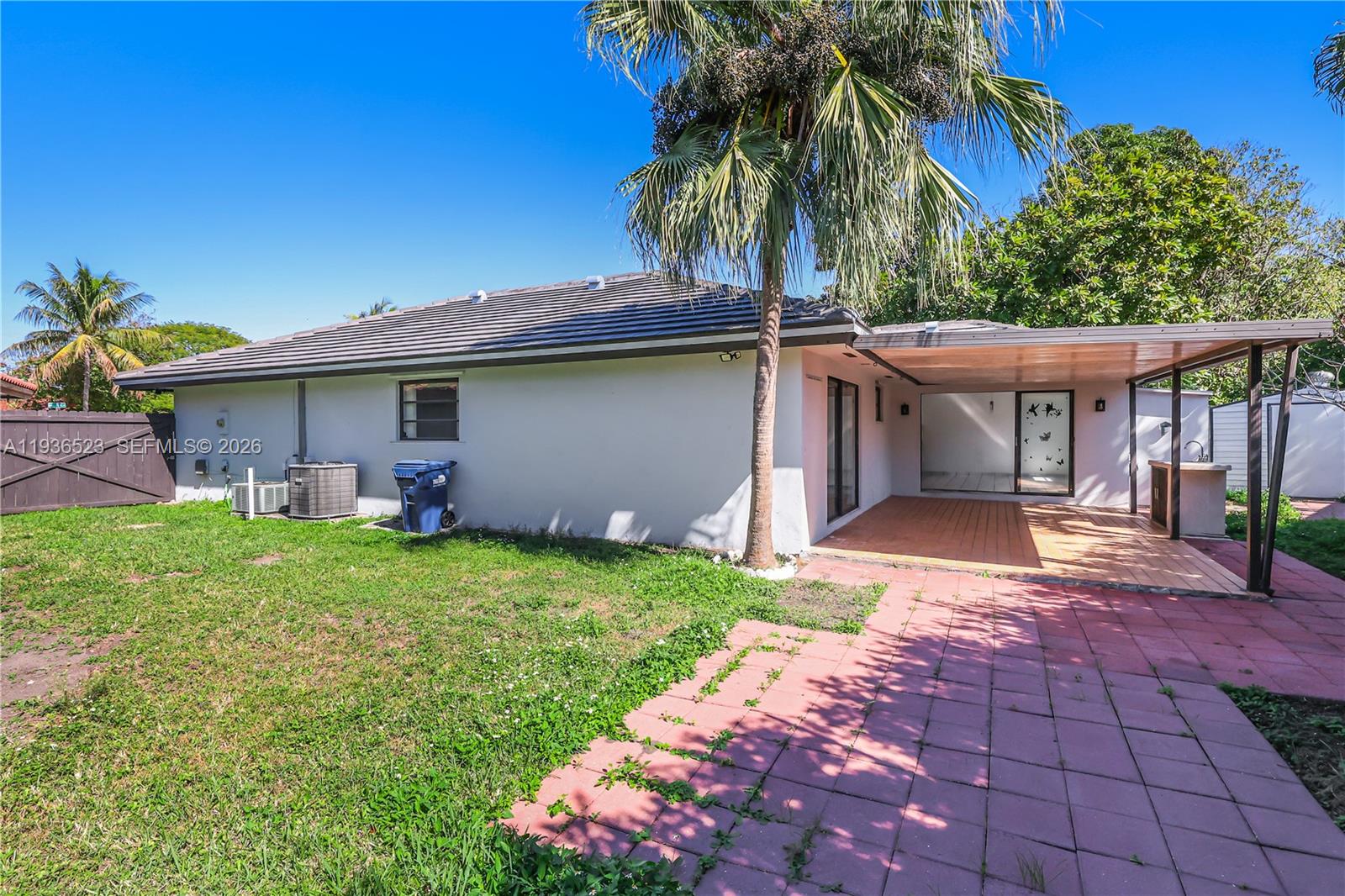 LEOMAR HOMES - Residential