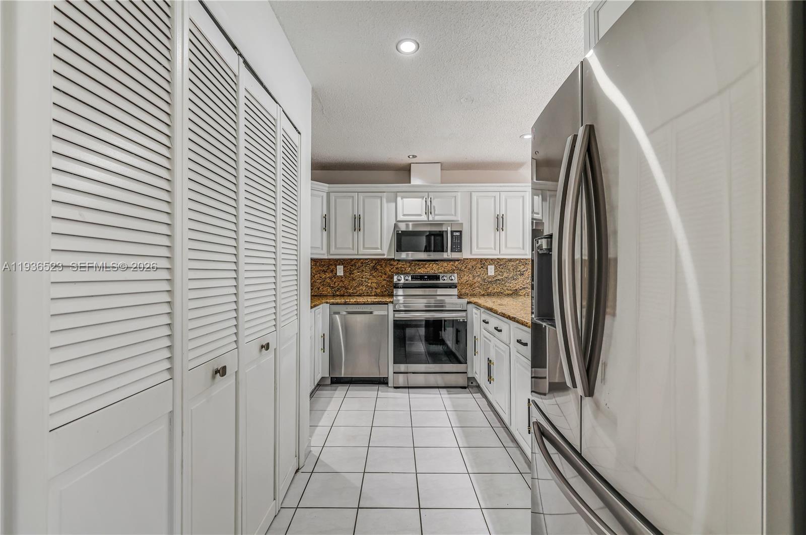 LEOMAR HOMES - Residential