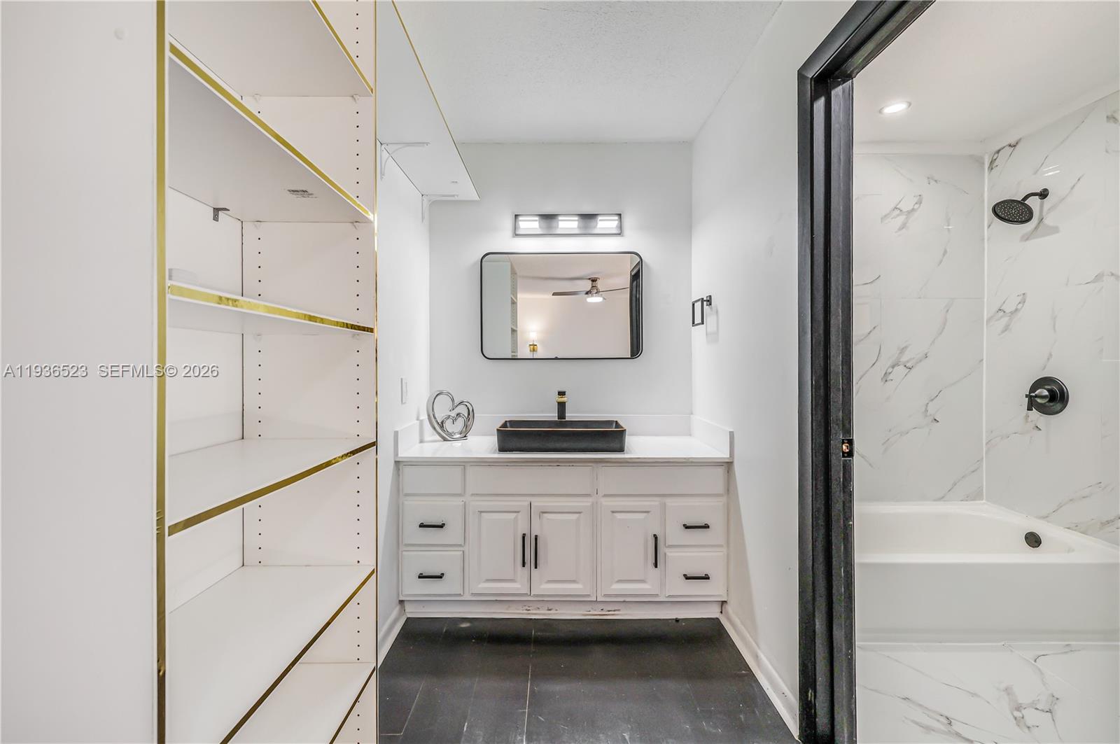 LEOMAR HOMES - Residential