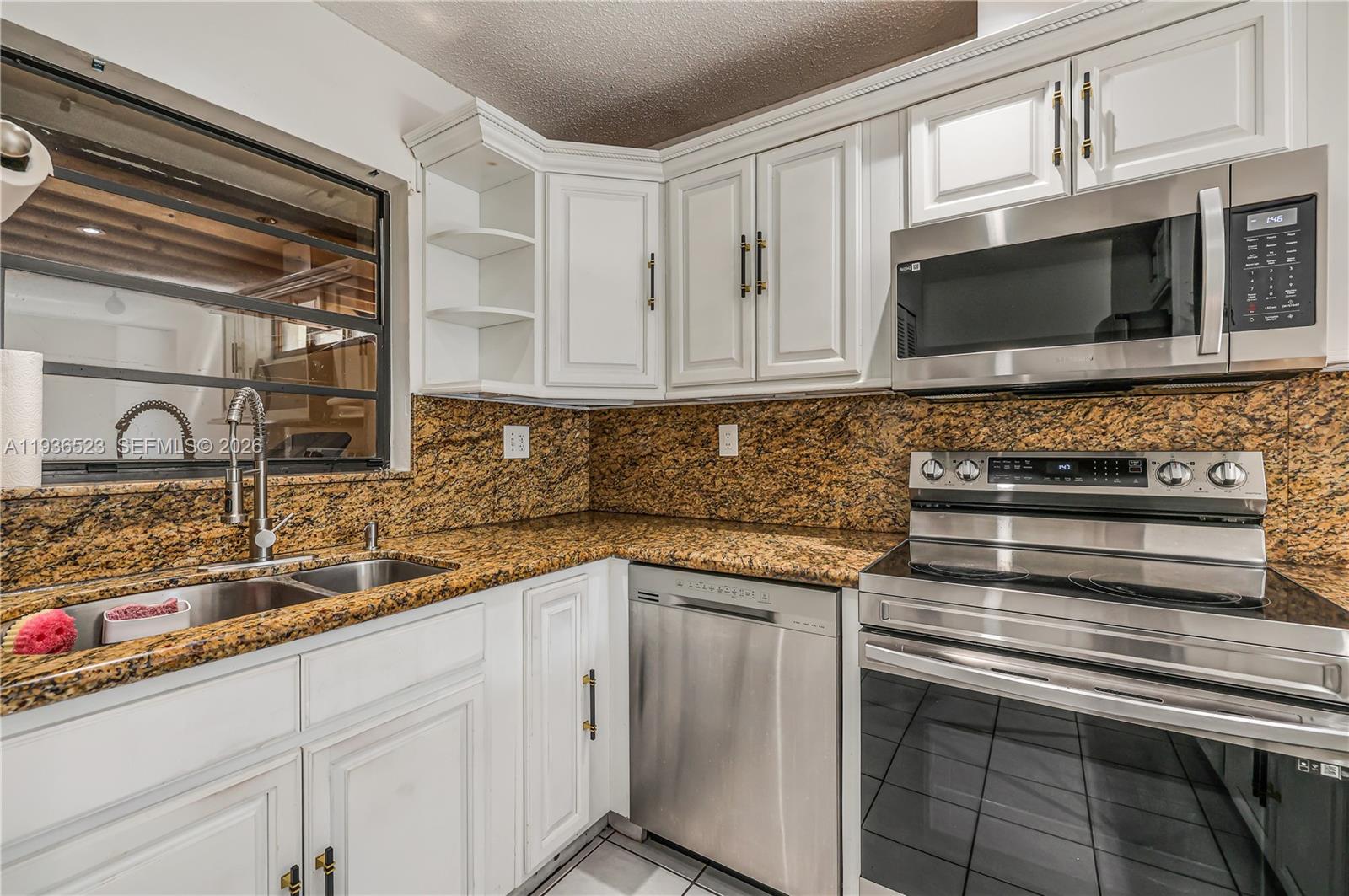 LEOMAR HOMES - Residential