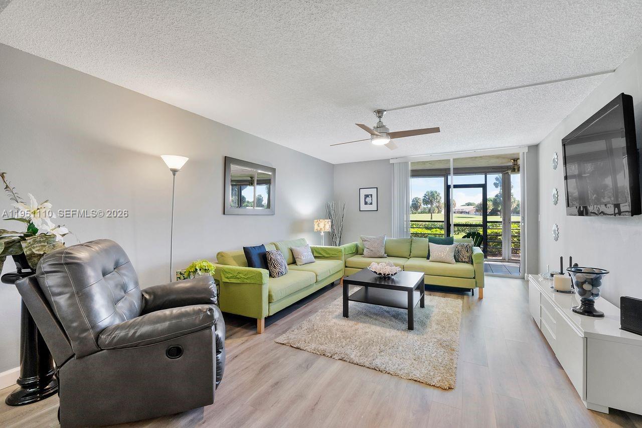 23249 N Barwood Ln N 102