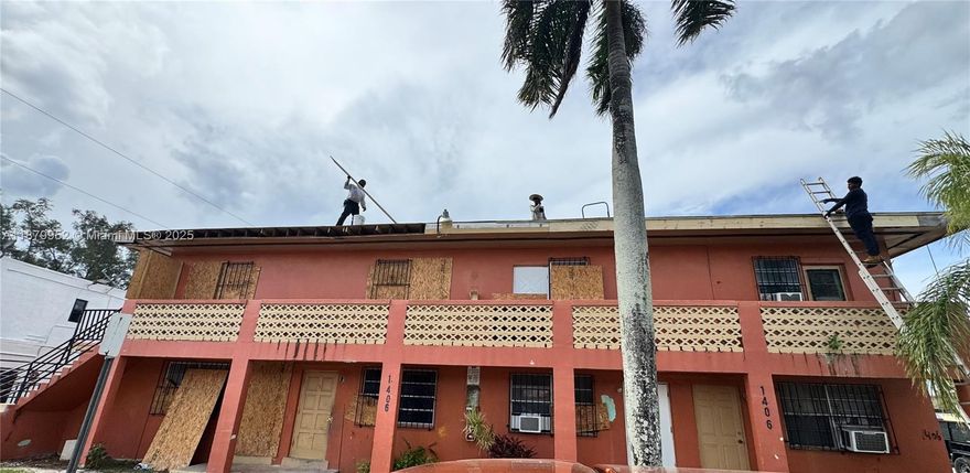 Owner says SALE!Beautifully renovated fourplex! Each of the four spacious two-story units features 2 bedrooms, 1.5 bathrooms, and modern finishes throughout. Three units have been fully renovated, while the fourth has been tastefully updated with new wood kitchen cabinets and quartz countertops, bathrooms, and improvements. Two units boast brand-new electrical and plumbing systems for peace of mind. Stylish kitchens, updated bathrooms, and thoughtful upgrades make this property a turnkey investment opportunity. Brand new permitted roof. Strong rental potential in a prime location!