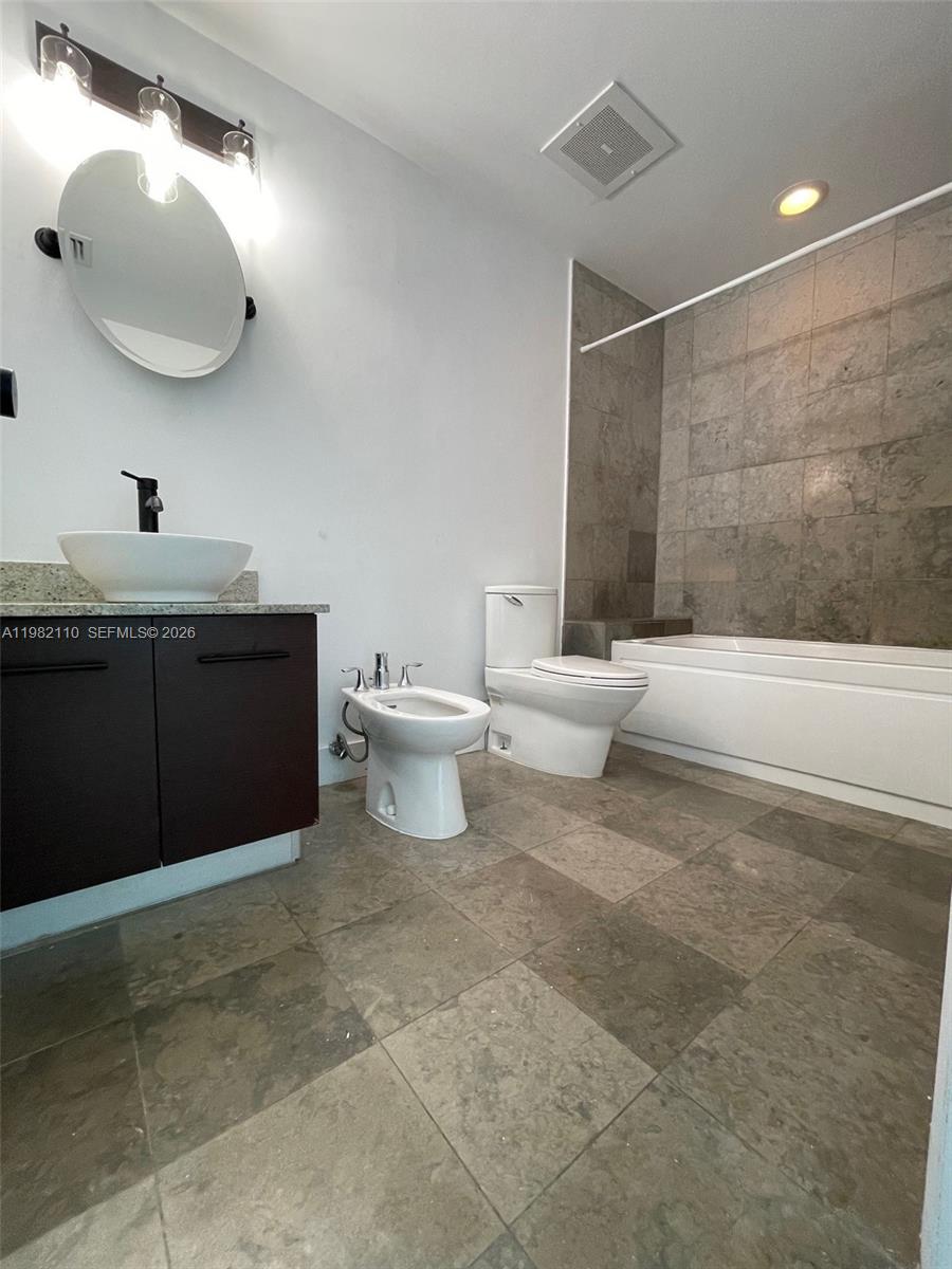 UPTOWN MARINA LOFTS CONDO - Residential Lease